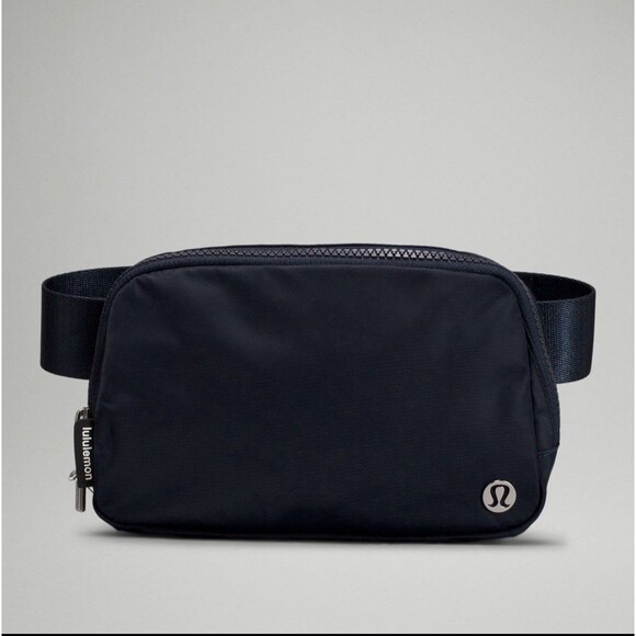 Lululemon Everywhere Belt Bag 1L with Logo Strap Black NWT - Picture 7 of 9